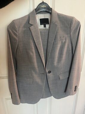 Banana Republic Women’s Light Gray Single-Button Blazer and Pant Suit